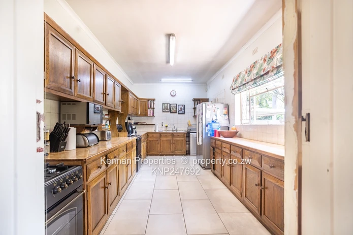 Four bedroom home in an excellent location with a cottage, pool and a good borehole (Sole Mandate)