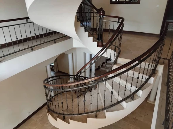 5 Bedroom House