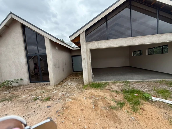 4 Bedroom Flat & Apartment