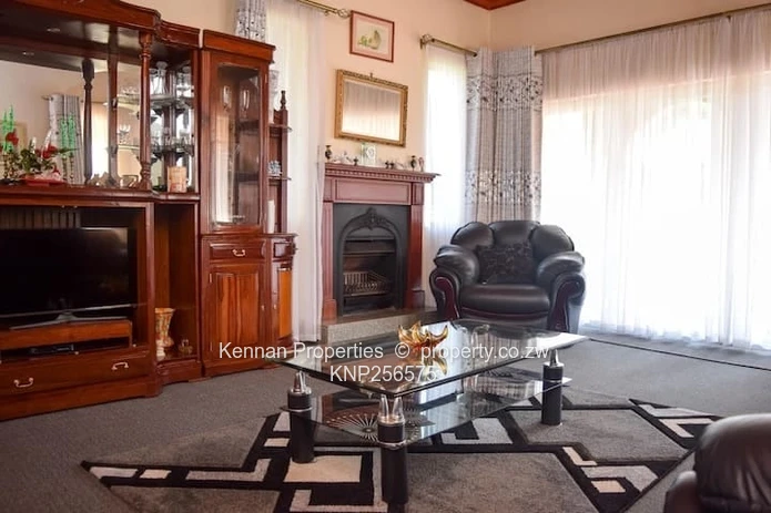 Attractive Furnished 4-Bedroom Family Home in Greystone Park (Sole Mandate)