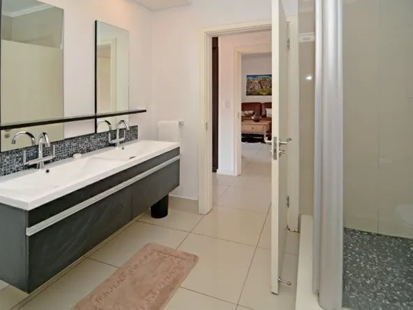 Luxurious upmarket hotel living apartment in Sandton, Johannesburg