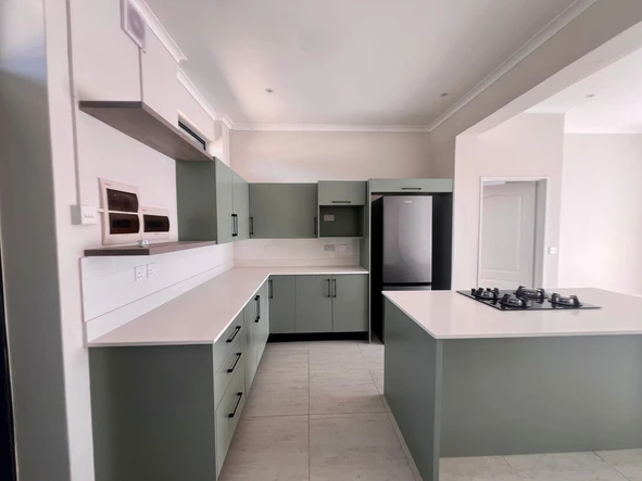 2 Bedroom Flat & Apartment