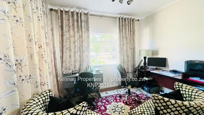 Family home on 4900 sqm of land with good water  (Sole Mandate)