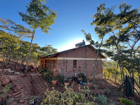 4 acres in Cromlet with a cottage, views and trees!