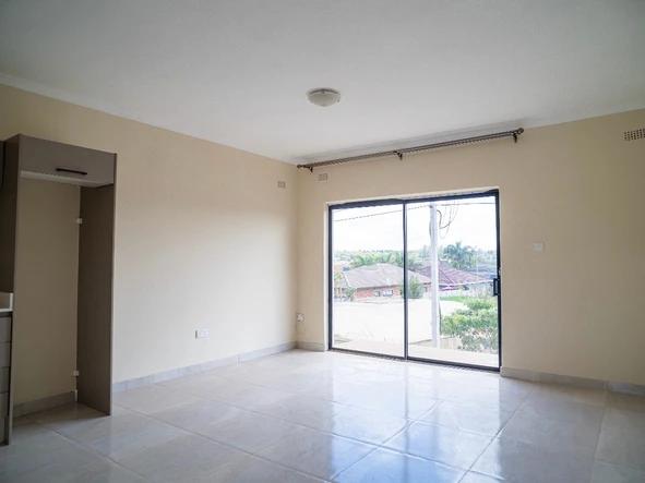 2 Bedroom Flat & Apartment
