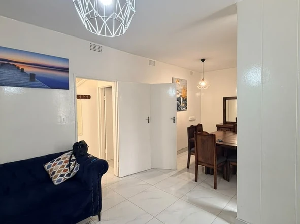 2 Bedroom Flat & Apartment