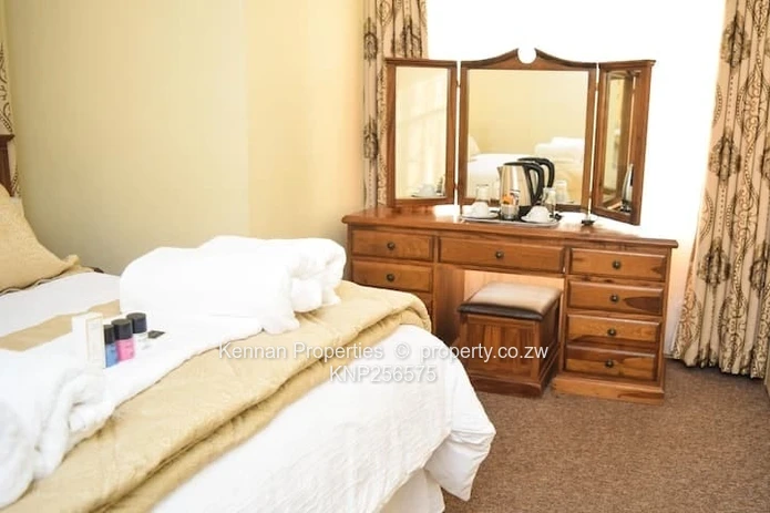 Attractive Furnished 4-Bedroom Family Home in Greystone Park (Sole Mandate)