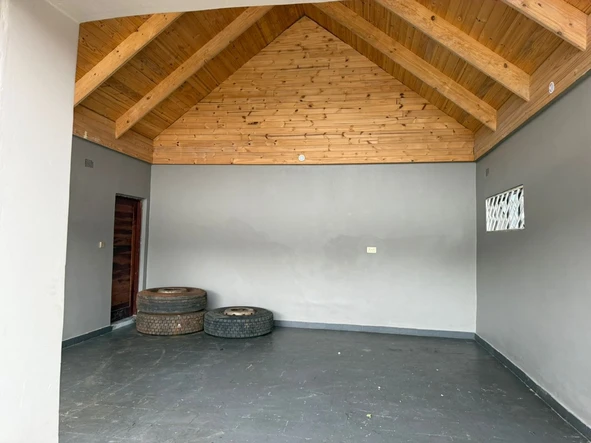 4 Bedroom Flat & Apartment