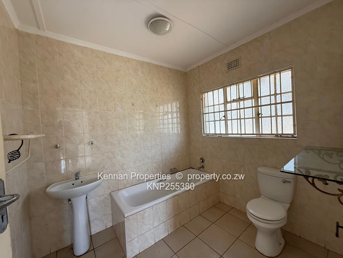 3 bedroom cluster unit available for rent 