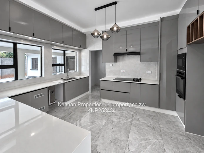 Luxury Modern Living – Close To Westgate Shopping Centre