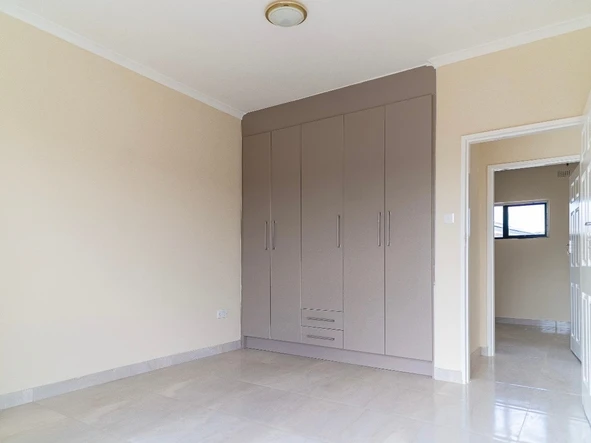 2 Bedroom Flat & Apartment