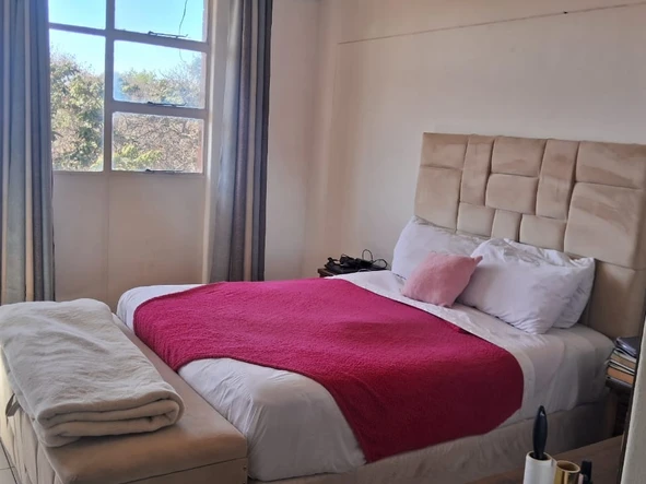 2 Bedroom Flat & Apartment