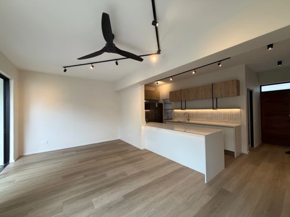 3 Bedroom Flat & Apartment