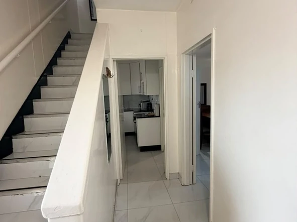 2 Bedroom Flat & Apartment