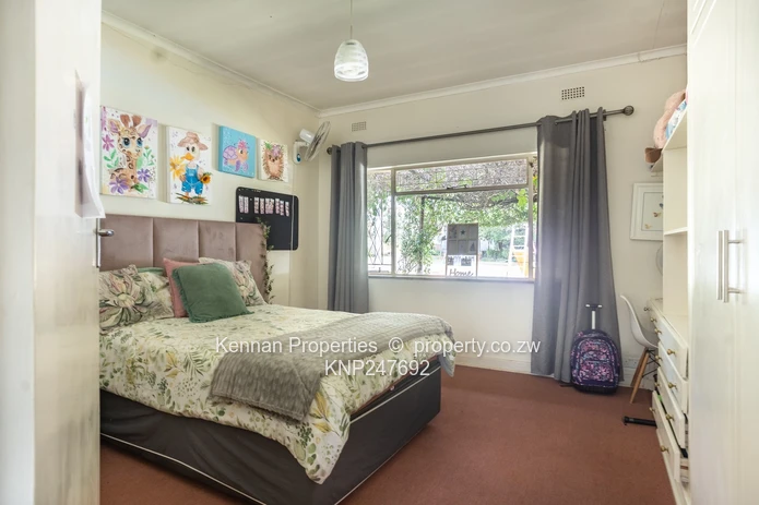 Four bedroom home in an excellent location with a cottage, pool and a good borehole (Sole Mandate)