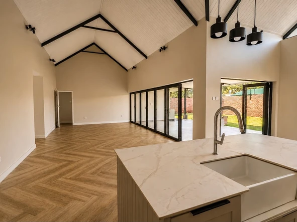 3 Bedroom Flat & Apartment
