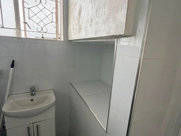 2 Bedroom Flat & Apartment