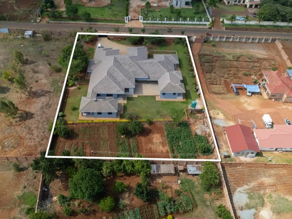 8 Bedroom House