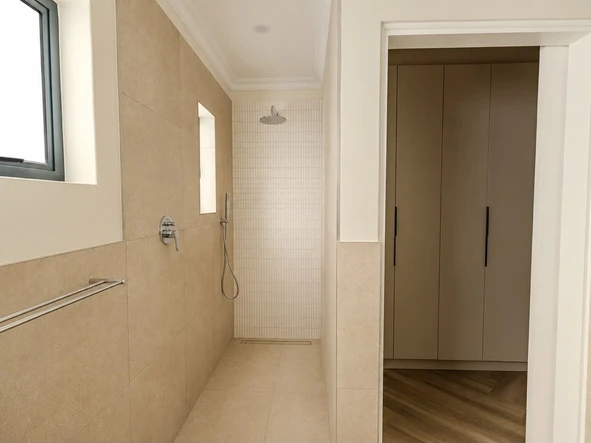 3 Bedroom Flat & Apartment