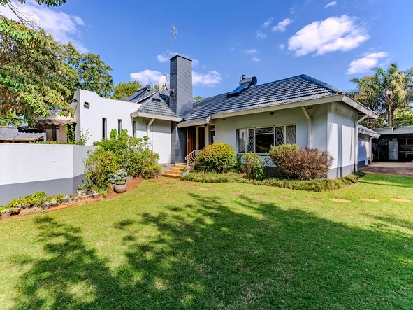 Beautifully Fitted 4 Bedroomed Family Home