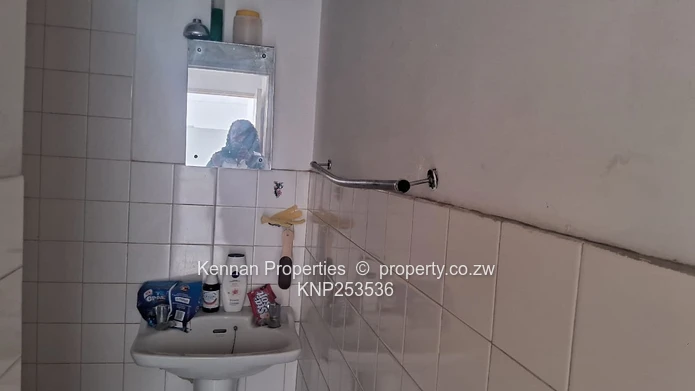 Neat Apartment Upper Avenues Area