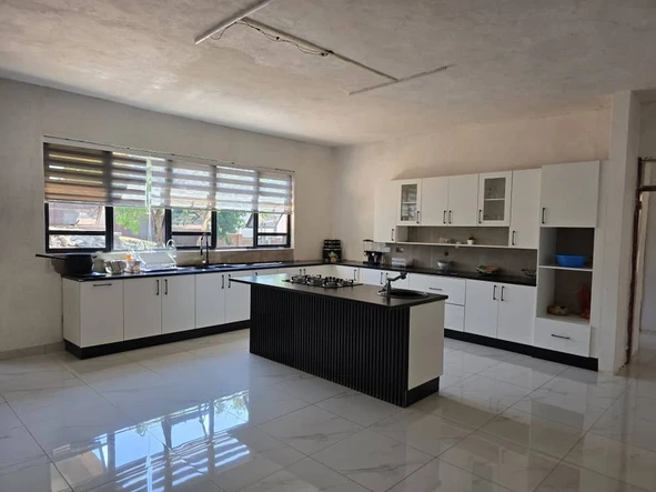 6 Bedroom House