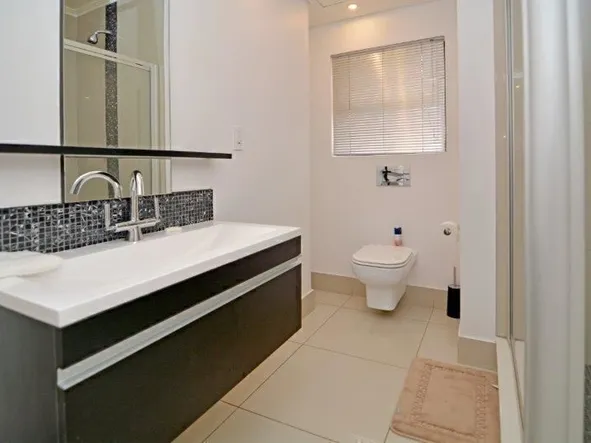 Luxurious upmarket hotel living apartment in Sandton, Johannesburg