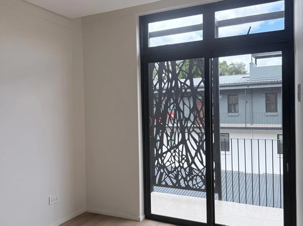 2 Bedroom Flat & Apartment