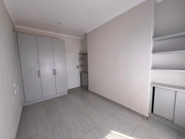 2 Bedroom Flat & Apartment