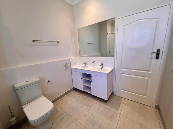 2 Bedroom Flat & Apartment