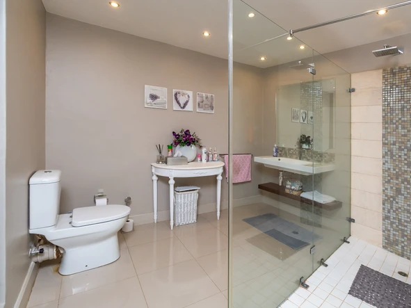 Offices in Prime location 