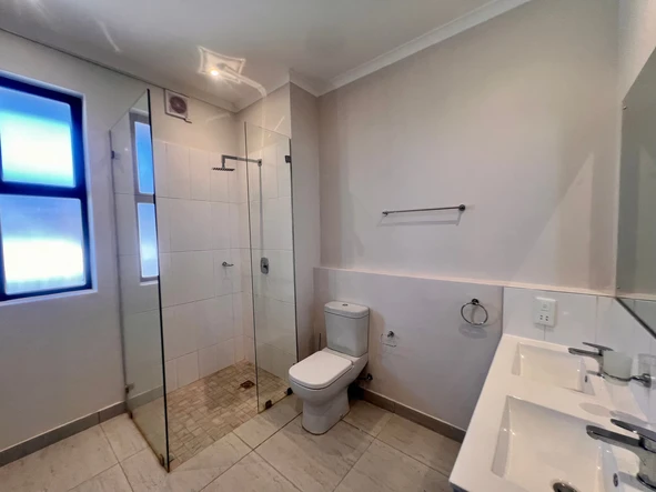 2 Bedroom Flat & Apartment