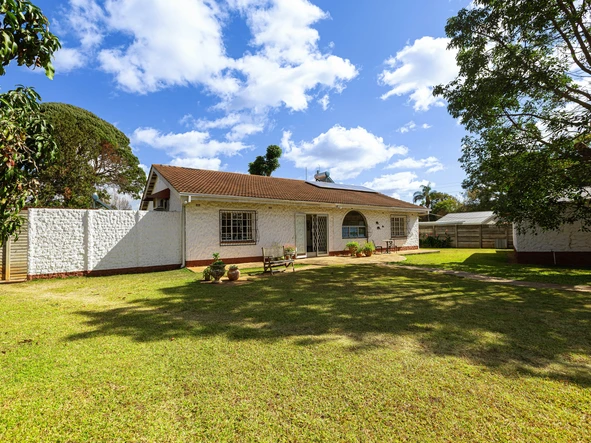 6 Bedroom House