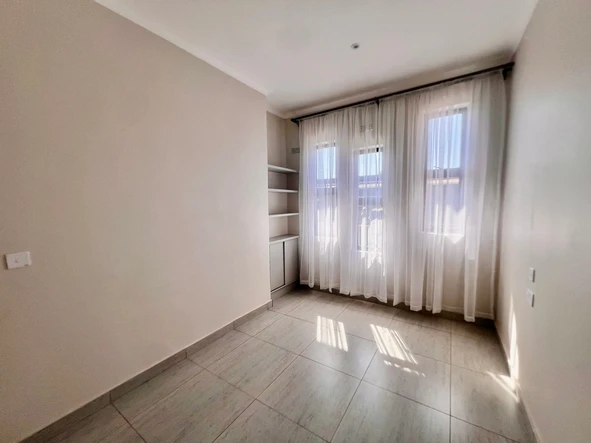 2 Bedroom Flat & Apartment