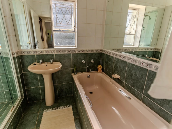 Beautifully Fitted 4 Bedroomed Family Home