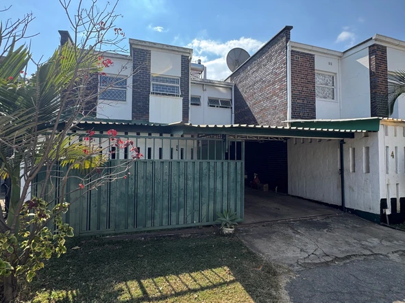 Spacious 3 bedroom garden flat in a well situated complex in Avondale