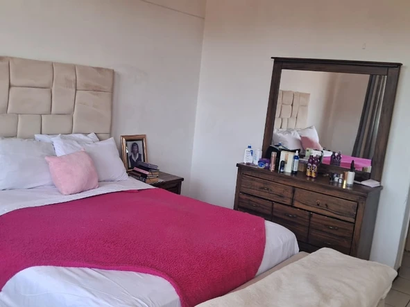 2 Bedroom Flat & Apartment