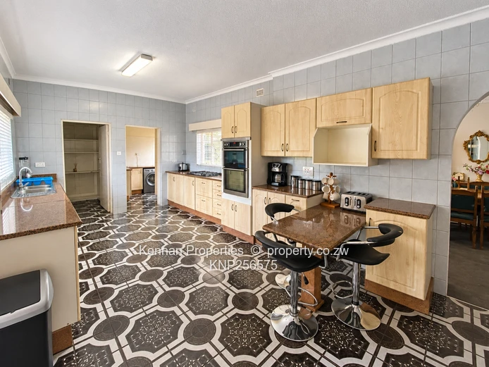 Attractive Furnished 4-Bedroom Family Home in Greystone Park (Sole Mandate)