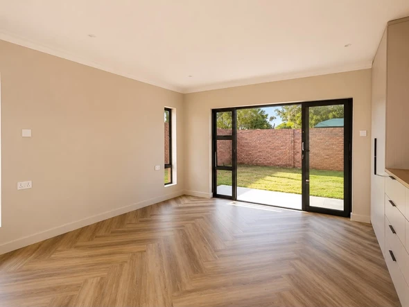 3 Bedroom Flat & Apartment