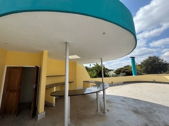 6 Bedroom House