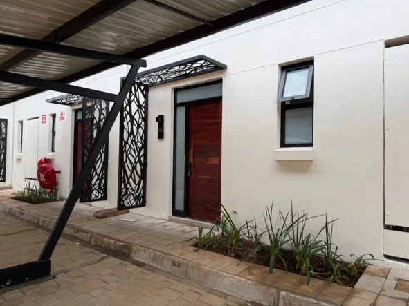 3 Bedroom Flat & Apartment