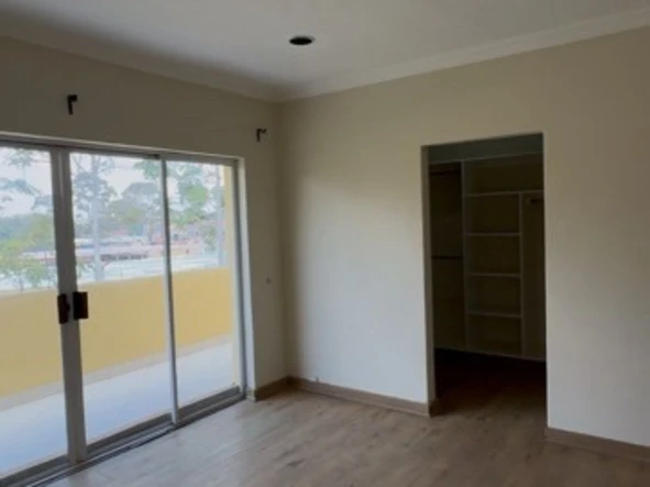 6 Bedroom House