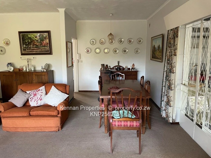 Spacious end unit garden flat apartment in Greendale North
