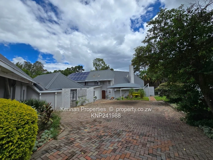 BEAUTIFUL FAMILY HOME ON 4021 square metres	
