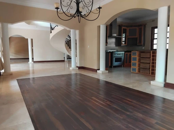5 Bedroom House