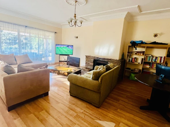 Family home close to Chisipite school 