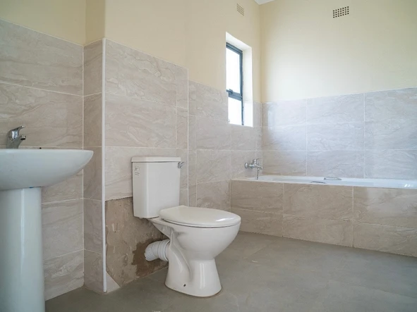 2 Bedroom Flat & Apartment