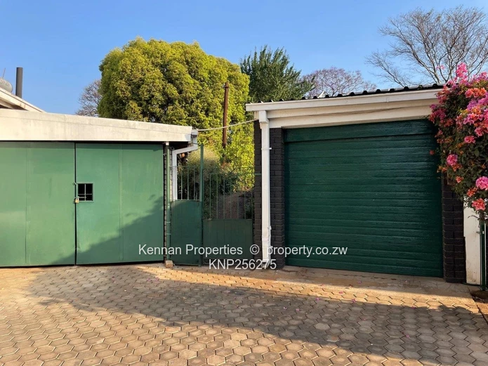 Spacious end unit garden flat apartment in Greendale North
