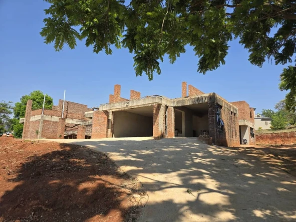 6 Bedroom House