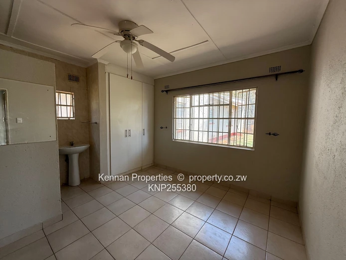 3 bedroom cluster unit available for rent 